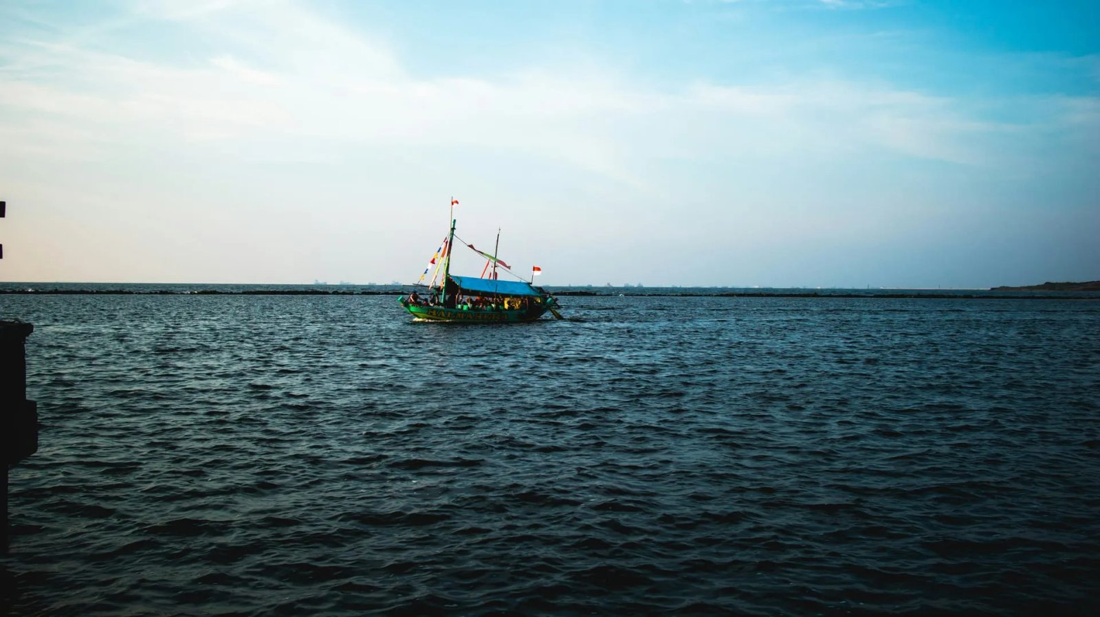 Pemandangan Laut Nusantara Iwakula